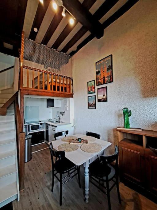 Charmant Duplex A Thiers, Vue Sur La Chaine Des Puys Exterior foto