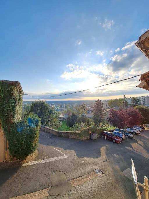 Charmant Duplex A Thiers, Vue Sur La Chaine Des Puys Exterior foto